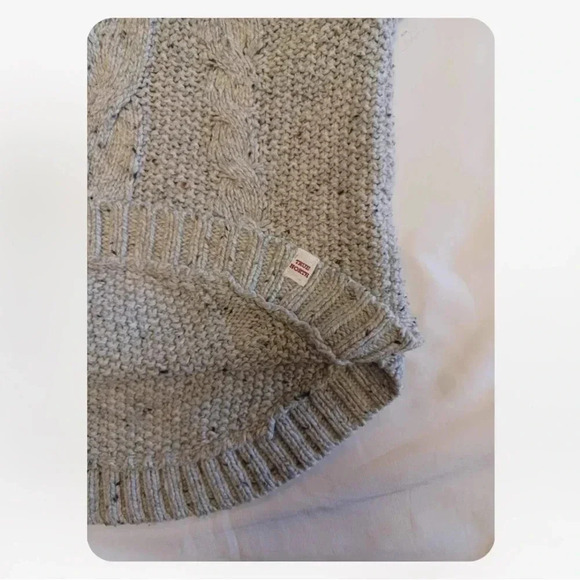 Canadiana Grey Wool Turtleneck Sweater Size  Small - Picture 6 of 7